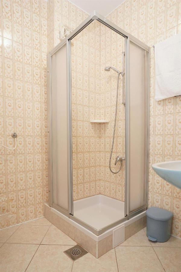 Apartments Mare Trogir Bagian luar foto