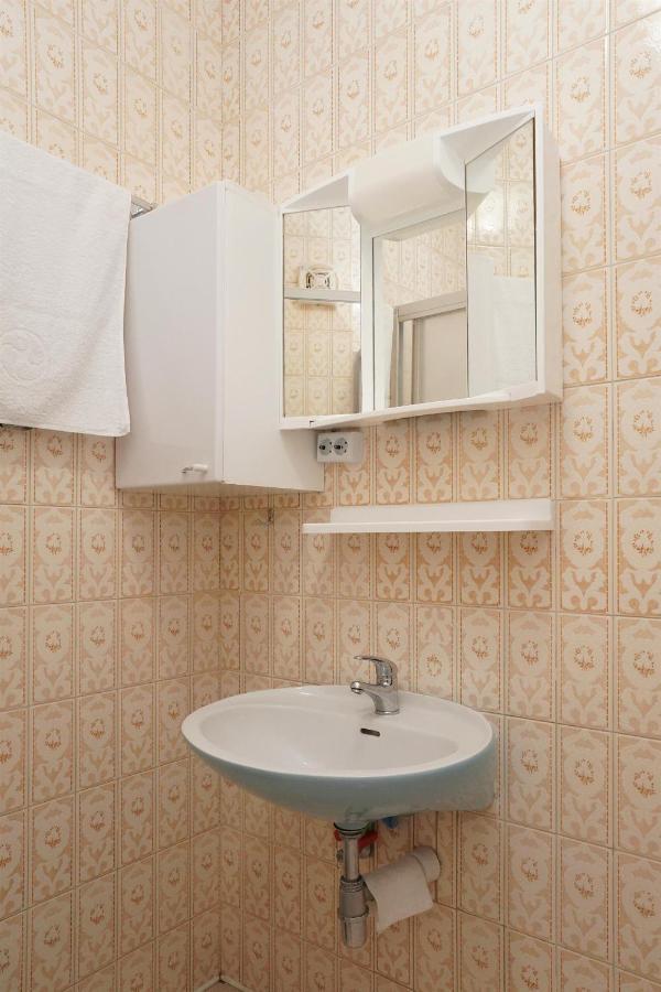 Apartments Mare Trogir Bagian luar foto