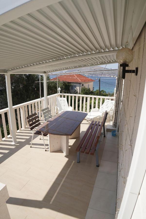 Apartments Mare Trogir Bagian luar foto