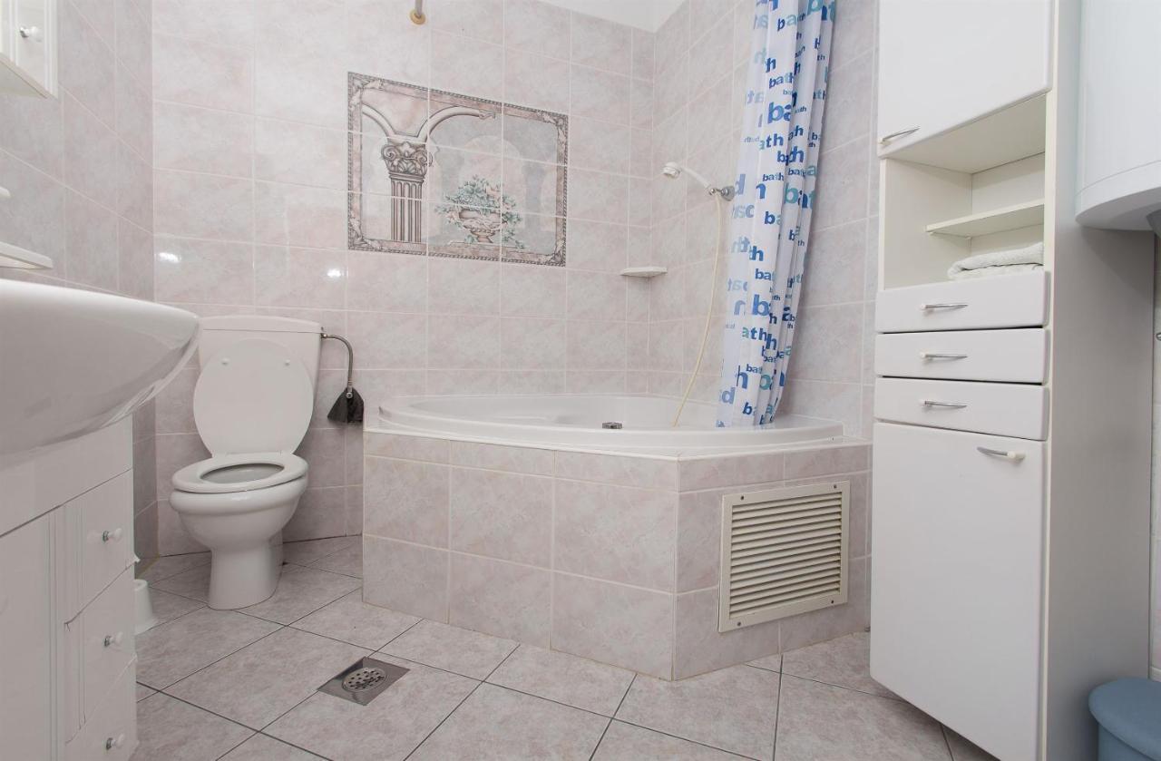 Apartments Mare Trogir Bagian luar foto
