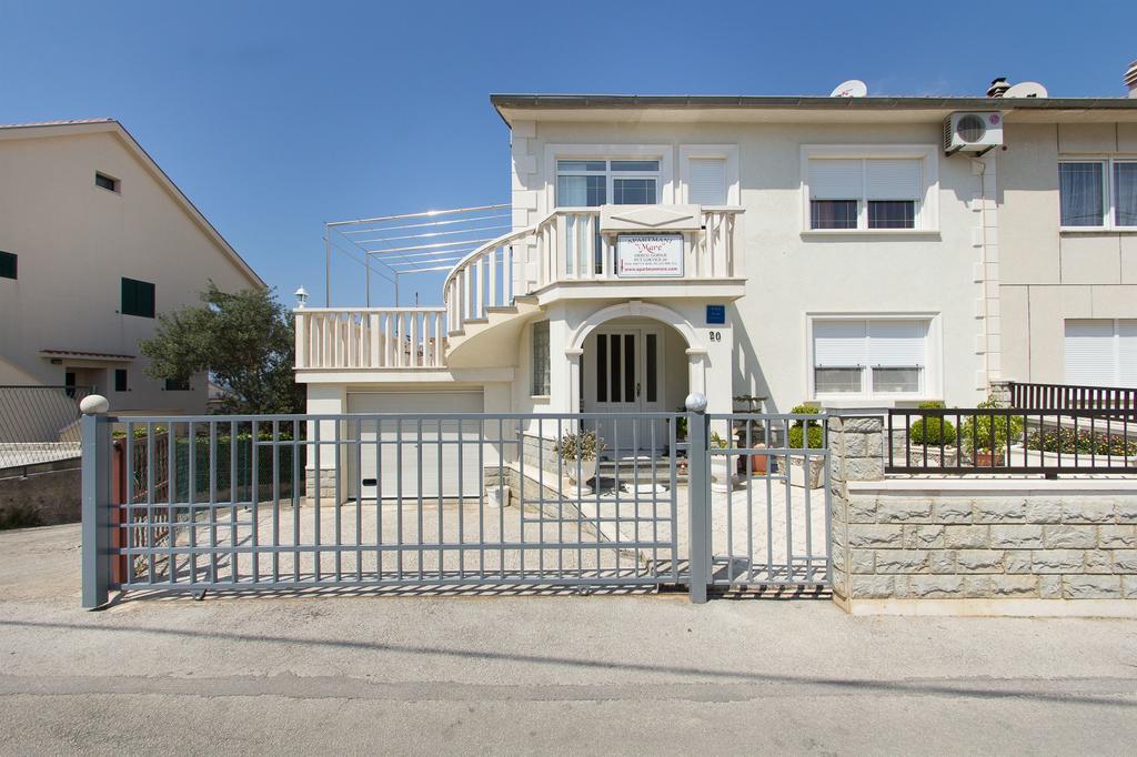 Apartments Mare Trogir Bagian luar foto