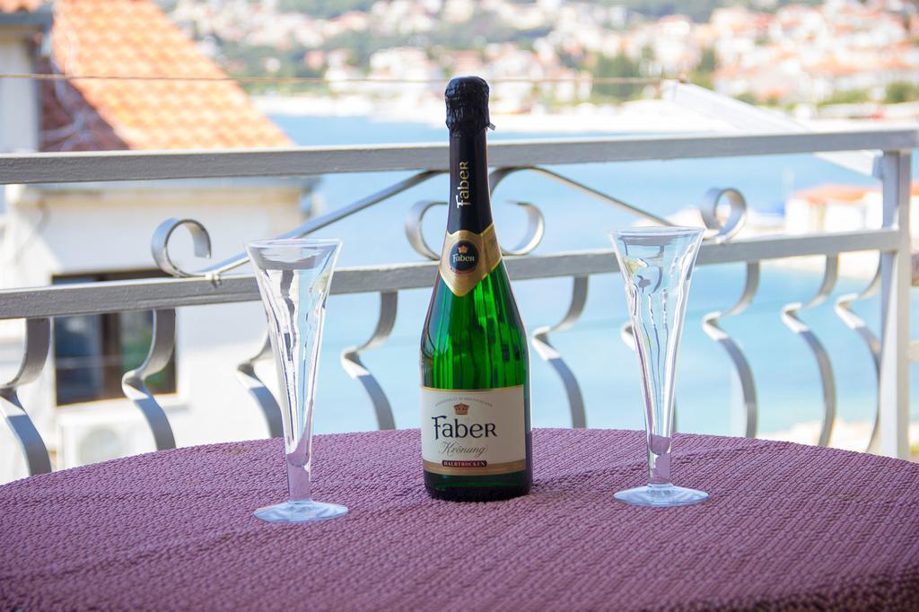 Apartments Mare Trogir Bagian luar foto